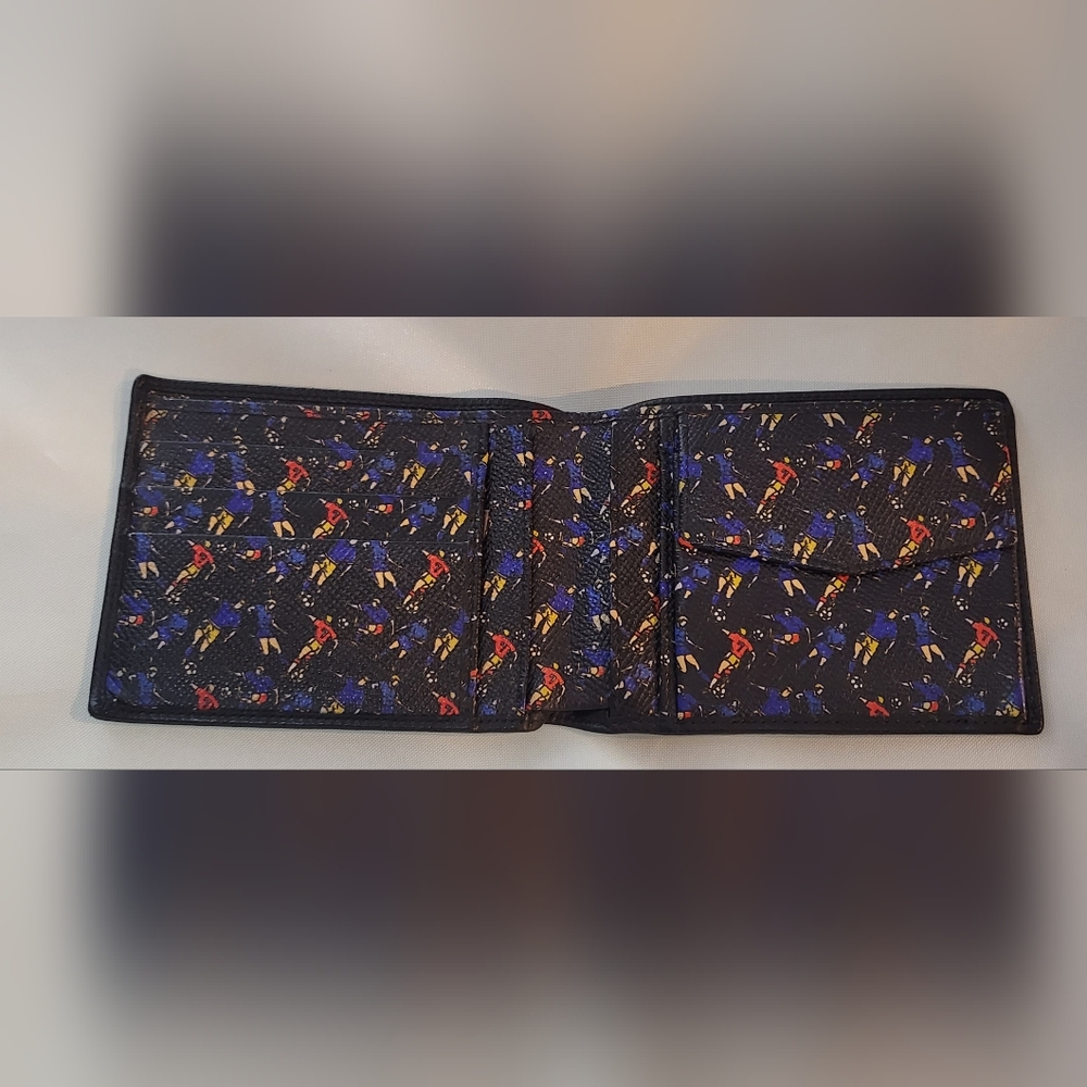 Mens Dolce and Gabbana wallet.